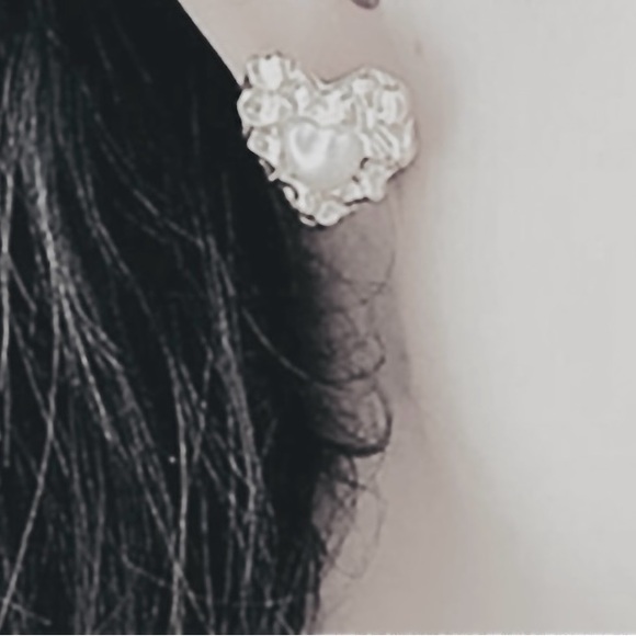 Crumpled Pearl Heart~ Vintage French Textured Rippled Wavy Classy Love Gold Stud - Picture 11 of 16